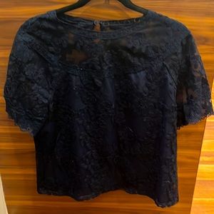 LAUNDRY by Shelli Segal, Los Angeles.  Size Small, Navy Blue Lacy Top w/ lining